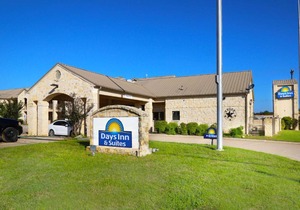 Days Inn & Suites by Wyndham Llano