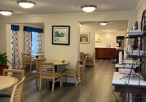 Days Inn & Suites