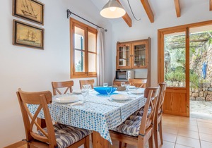 Deia semi-detached house .Sunny location near paths to the sea or the village.