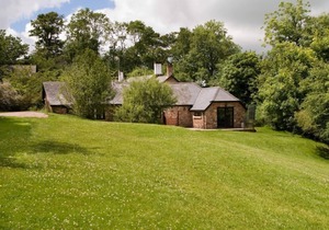 Delightful 2 bedroom cottage in beautiful Devon countryside, indoor pool & sauna