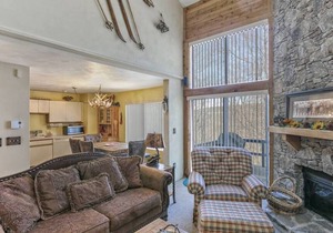 Delightful 2 Level Home at 7 Springs Resort