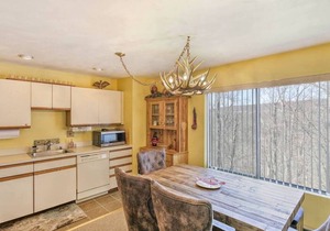 Delightful 2 Level Home at 7 Springs Resort