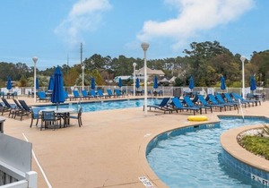 Delightful Harbour Lights Hotel