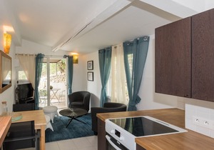 Delightful Riverside Apartment with River Views, The Upper 1