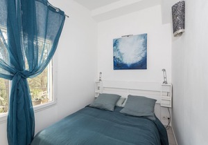 Delightful Riverside Apartment with River Views, The Upper 1