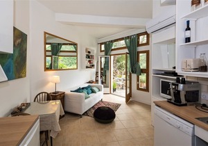 Delightful Riverside Apartment with River Views, The Wing