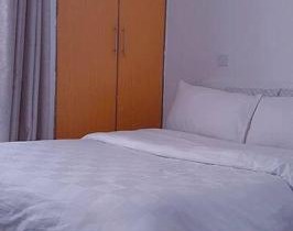 Delightful Studio,Racecourse Gardens Apt with pool
