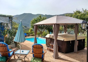 Delightful Studio 'Velez' w/Mountain Views, sleeps 2, in country holiday complex