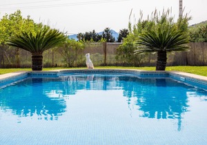 Delightful villa with pool at less than 5 minutes walk to the center of the town