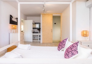 Delightful villa with pool at less than 5 minutes walk to the center of the town