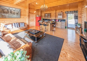 Deluxe and spacious lodge finished to the highest standard.