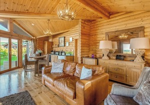 Deluxe and spacious lodge perfect for a romantic retreat.