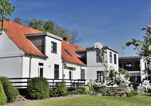 Deluxe Apartment with Garden View - Provstegården Bed & Breakfast