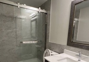 Deluxe BR Full Suite, TV, Free Parking/Wifi