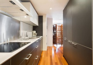Deluxe 1-bedroom City Centre Apartment