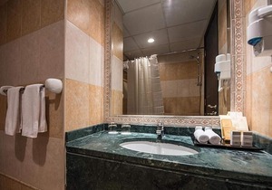 Deluxe King Room DIFC Metro by Luxury Bookings