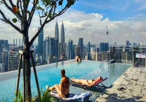 Deluxe King Suite with Garden View 15