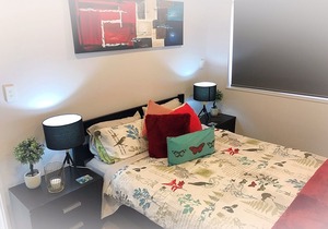 Deluxe Queen Private Room 1 | Private Bathroom - Flatbush Holiday Accommodation