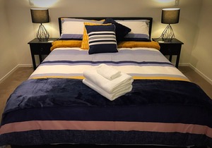 Deluxe Queen Private Room C1 | Private Bathroom - Flatbush Holiday Accommodation