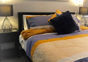Deluxe Queen Private Room C2 | Private Bathroom - Flatbush Holiday Accommodation