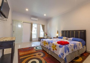 Deluxe Room only 10 Minutes Ride to Berawa Beach, Convenient Location