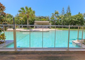 Deluxe Swim up - Drift North 6