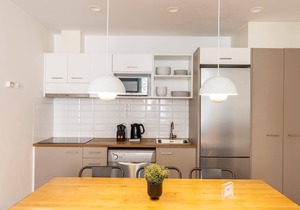 DELUXE THREE BEDROOM APARTMENT