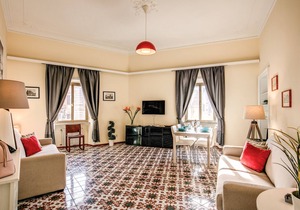 Deluxe Two Bedroom Apartment - at the Spanish Steps