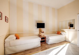 Deluxe Two Bedroom Apartment - at the Spanish Steps