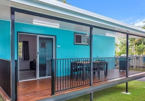 Deluxe Villa 1 BR - Fully self-contained, 1 Queen, Sofa, Single Bunk Beds
