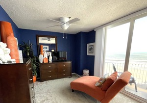 DESIGNER BEACH PENTHOUSE, 1900 SQ FT, N&S VIEWS, WIFI, 2 BALCONIES, ALL EXTRA