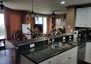 Designer decor, Direct View, Very clean and well maintaned. Sleeps 6.