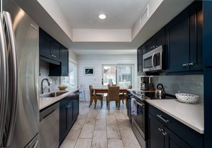 DESIGNER DECORATED 3 BR Spinnaker! Walk to beach & club! Amenity Cards! Dog Friendly!