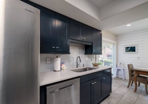 DESIGNER DECORATED 3 BR Spinnaker! Walk to beach & club! Amenity Cards! Dog Friendly!