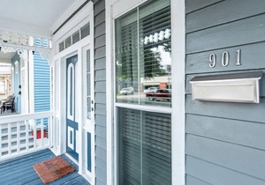 Designer Victorian Apartment Close to Forsyth, Nightlife by Lucky Savannah