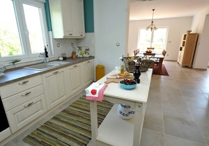 DETACHED HOLIDAY HOME WITH SWIMMING POOL FOR UP TO 10 PERSONS
