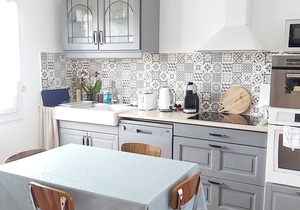 Detached house with dishwasher, enclosed garden, near beach and center