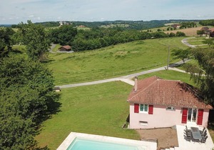 Detached house with stunning views and a private heated swimming pool