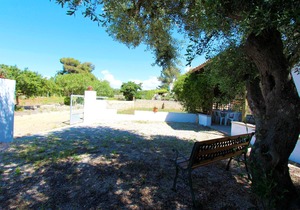 Detached villa 250m from the sea