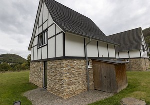 Detached villa with sauna, with view at the Rursee