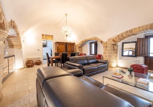 Dimora Del Castello - Four Bedroom Apartment, Sleeps 6
