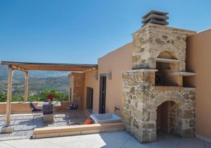 Dion: Artist's Stone House With Countryside Views