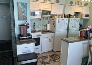 DIRECT Oceanfront Clean Comfy Studio Can’t get closer to the beach or pool!