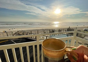 DIRECT Oceanfront Clean Comfy Studio Can’t get closer to the beach or pool!