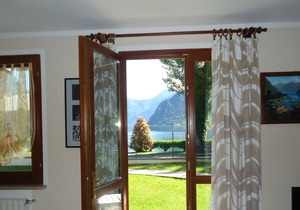 DIRECTLY ON THE BEACH / LAKE, apartment up to 4 people, small pool, garden, wide view