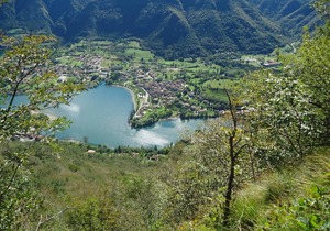 DIRECTLY ON THE BEACH / LAKE, apartment up to 4 people, small pool, garden, wide view