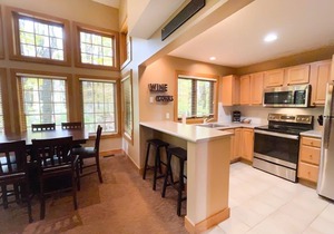 Disciples Ridge Condo, Just off Fox Run Court, Sleeps 16. Three bedrms-loft