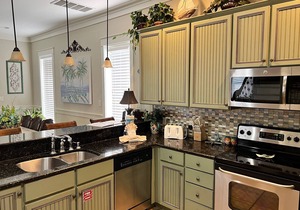 DISCOUNTED! ~Screened Porch~Free Activities! 2 GOLF CARTS*, Pet Friendly,POOL
