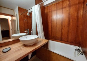 Divisible studio for 4, central location, pets allowed