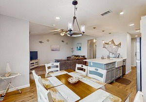 Dog-Friendly 2nd-Floor Condo w/Bay Views, 2 Shared Pools & Tennis Court, WiFi